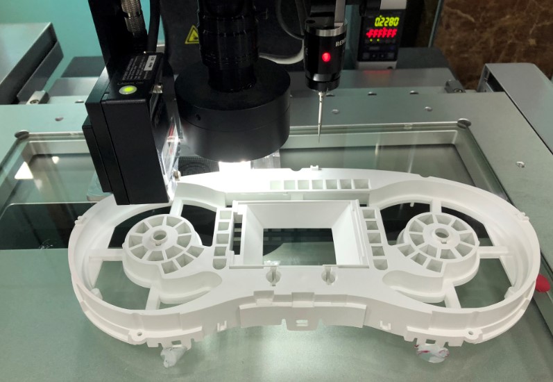 影像測(cè)量?jī)x對(duì)汽車儀表盤進(jìn)行高效檢測(cè)
